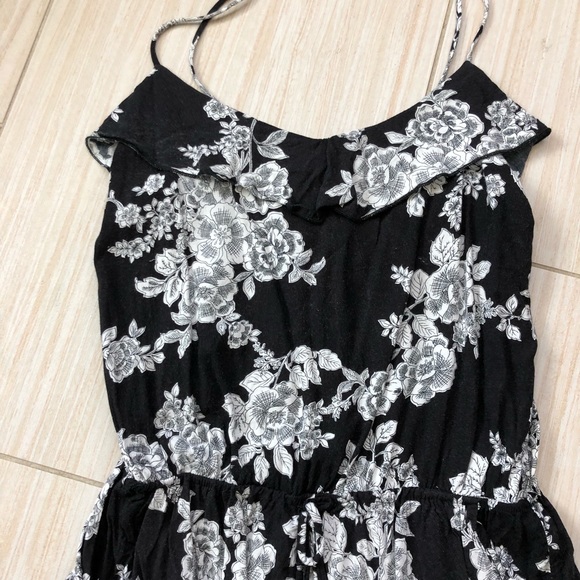 Floral Romper - Picture 2 of 3